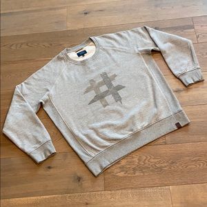 🔹Gray sweatshirt
